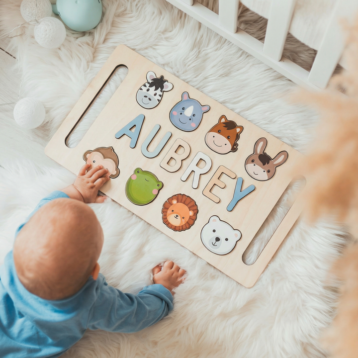 Personalisiertes Baby-Namenspuzzle aus Holz mit Griff