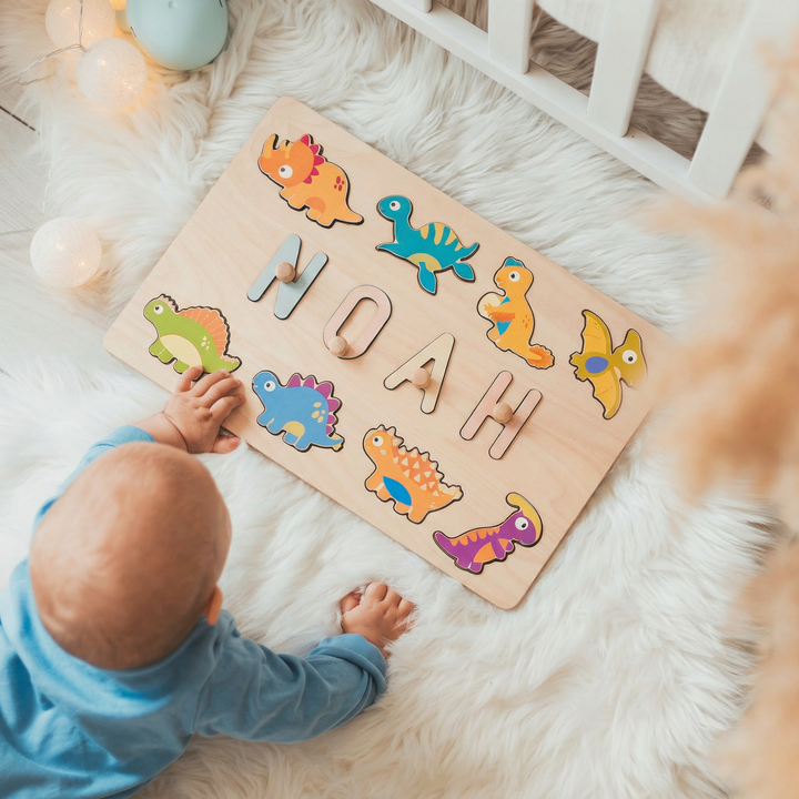 Personalisiertes Baby-Namenspuzzle aus Holz - Dinosaurier