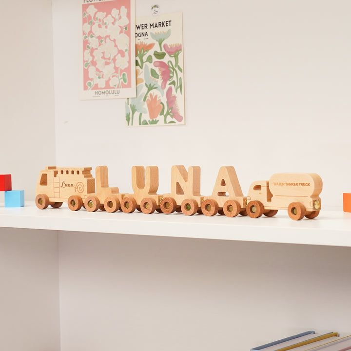 Personalisierte Holzlokomotive mit Kindername