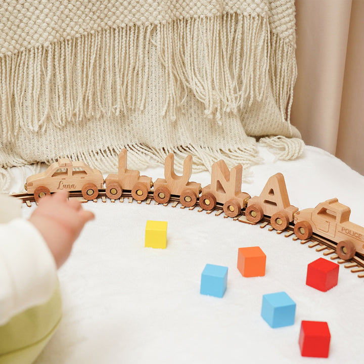 Personalisierte Holzlokomotive mit Kindername