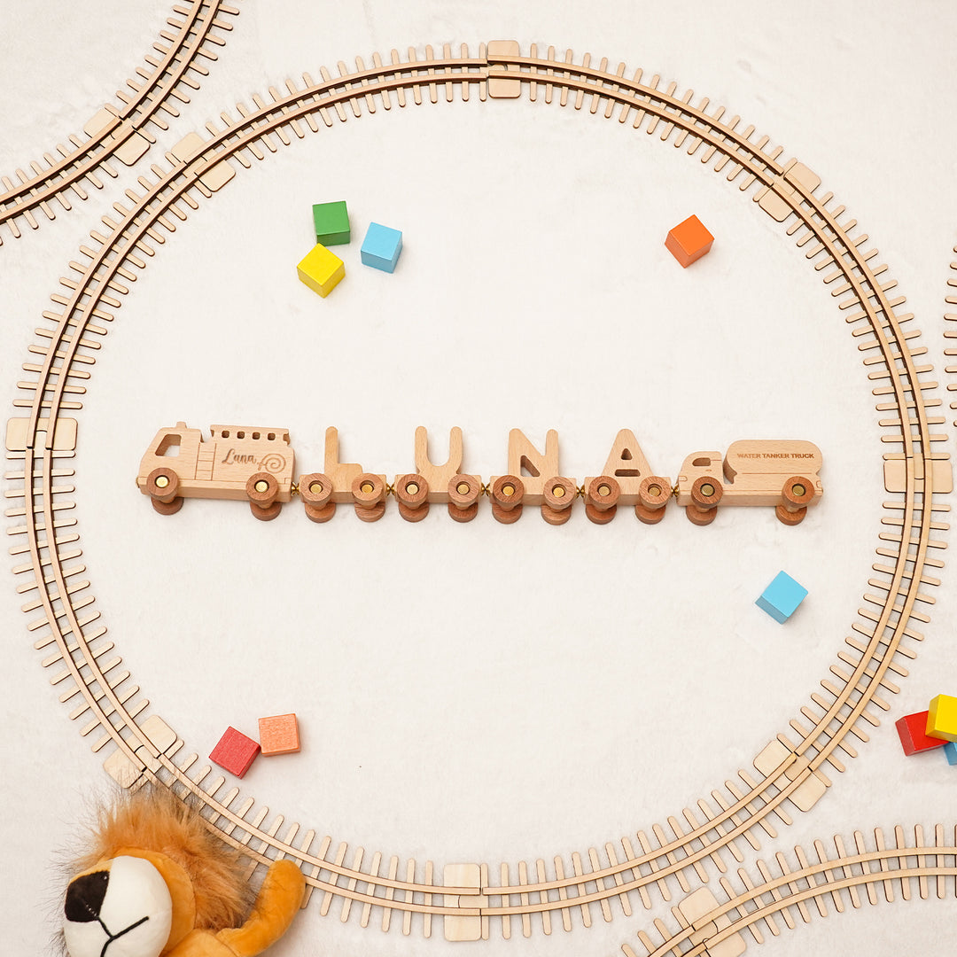 Personalisierte Holzlokomotive mit Kindername