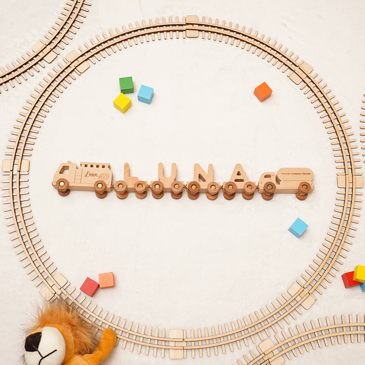 Personalisierte Holzlokomotive mit Kindername