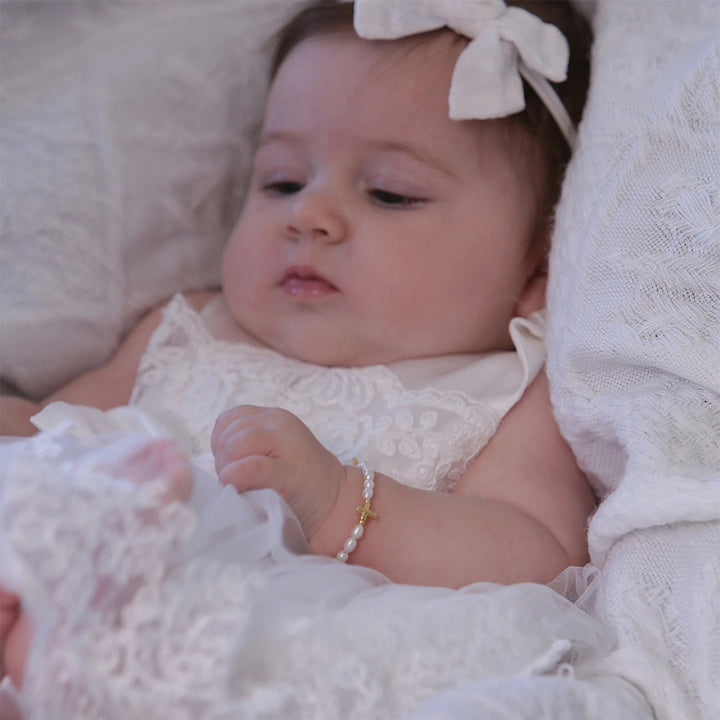 Perlenkreuz-Armband mit Herzanhänger für Babys
