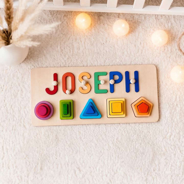 Personalisiertes Stapelspielzeug aus Holz mit Babynamen