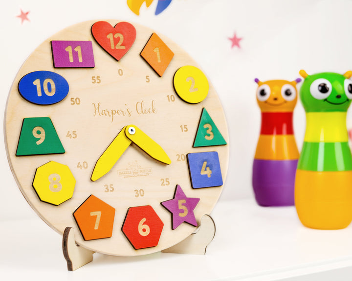 Horloge nominative en bois personnalisée pour enfants