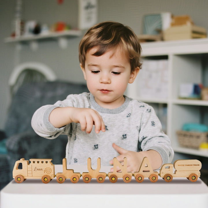 Personalisierte Holzlokomotive mit Kindername