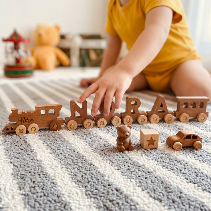 Personalisierte Holzlokomotive mit Kindername
