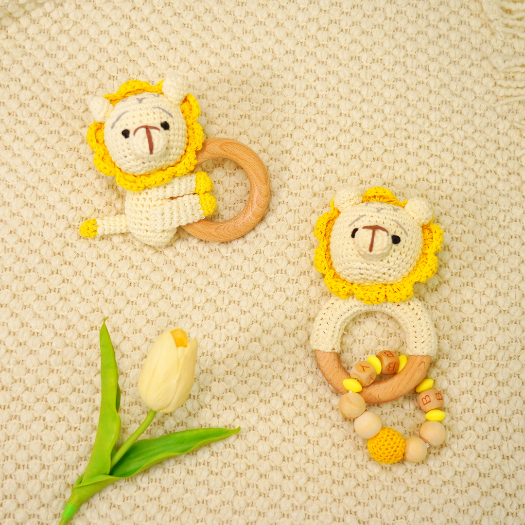 Baby Rattle Lion Toy with Wooden Teeth Ring Bracelet Style